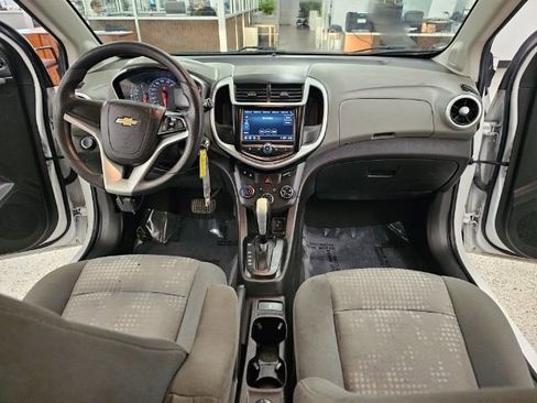 Used 2018 Chevrolet Sonic LT image 9