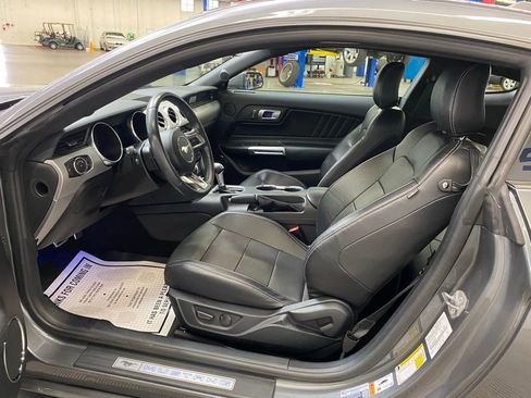 Used 2022 Ford Mustang GT Premium image 17