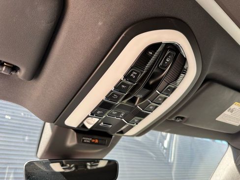 Certified 2024 Porsche Macan S AWD/4WD image 37