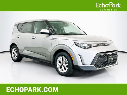 Used 2025 Kia Soul LX w/ LX Technology Package FWD image 1
