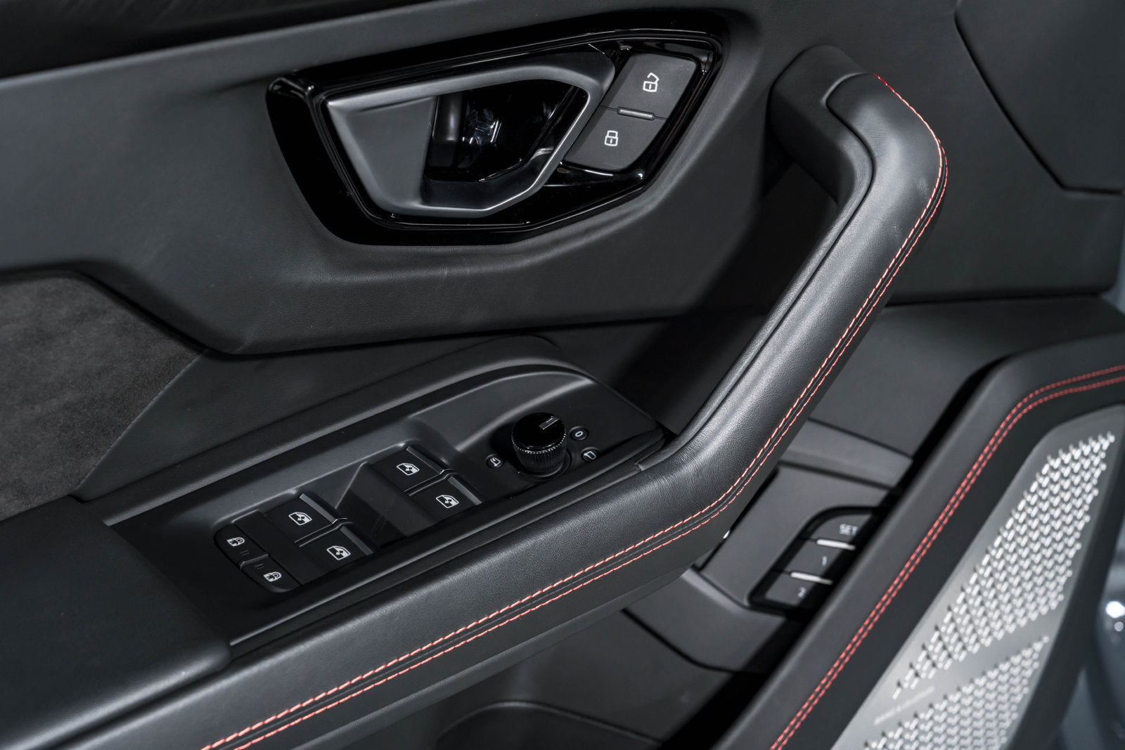 Used 2024 Lamborghini Urus S AWD/4WD image 10