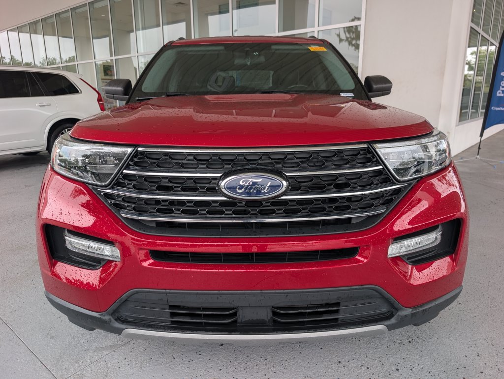 Used 2021 Ford Explorer XLT w/ Equipment Group 202A RWD image 2