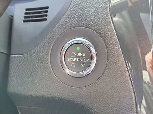 Used 2017 Ford Explorer XLT w/ Equipment Group 202A image 30