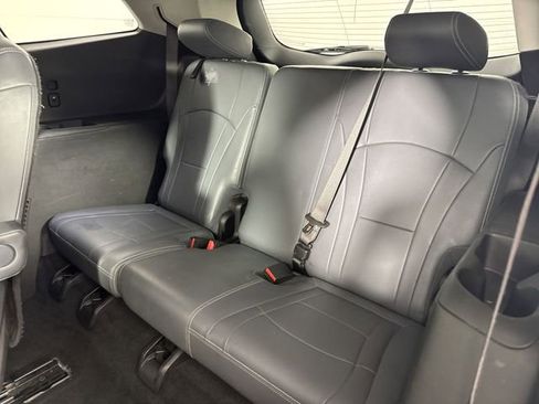 Used 2018 Buick Enclave Essence AWD/4WD image 25