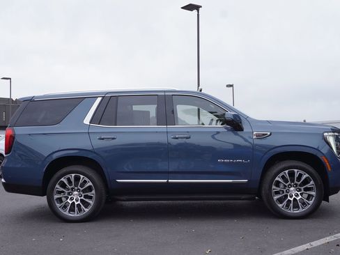 New 2026 GMC Yukon Denali w/ Advanced Technology Package image 2