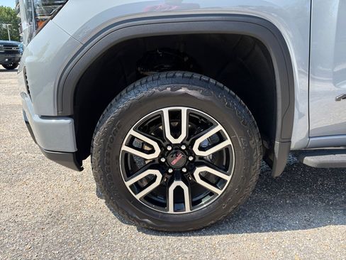 Used 2025 GMC Sierra 1500 AT4 w/ AT4 Premium Package AWD/4WD image 27