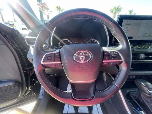 Used 2023 Toyota Highlander XLE image 21