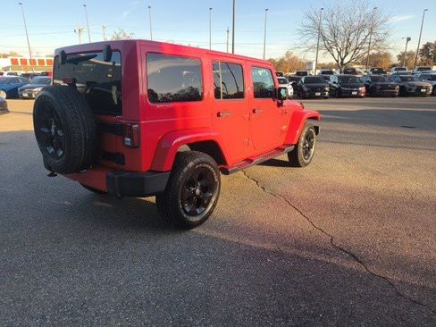 Used 2018 Jeep Wrangler Unlimited Sahara w/ Connectivity Group image 4