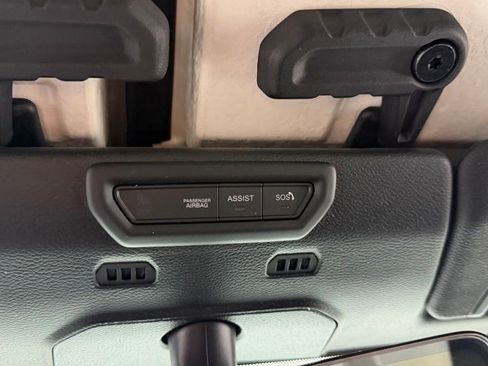 Used 2022 Jeep Wrangler Unlimited Sahara AWD/4WD image 22