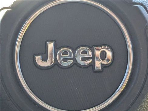 Used 2022 Jeep Gladiator Sport image 13