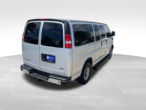 Used 2025 Chevrolet Express 2500 LT w/ LT Preferred Equipment Group RWD image 7