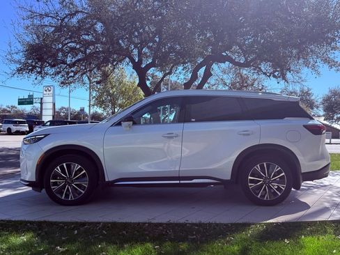 Certified 2026 INFINITI QX60 Luxe w/ Family Package AWD/4WD image 9