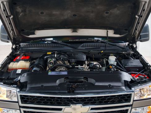 Used 2006 Chevrolet Silverado 3500 LT w/ Heavy-Duty Power Package AWD/4WD image 32