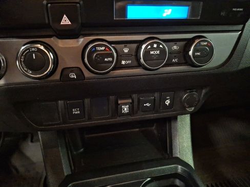 Used 2023 Toyota Tacoma TRD Off-Road image 23