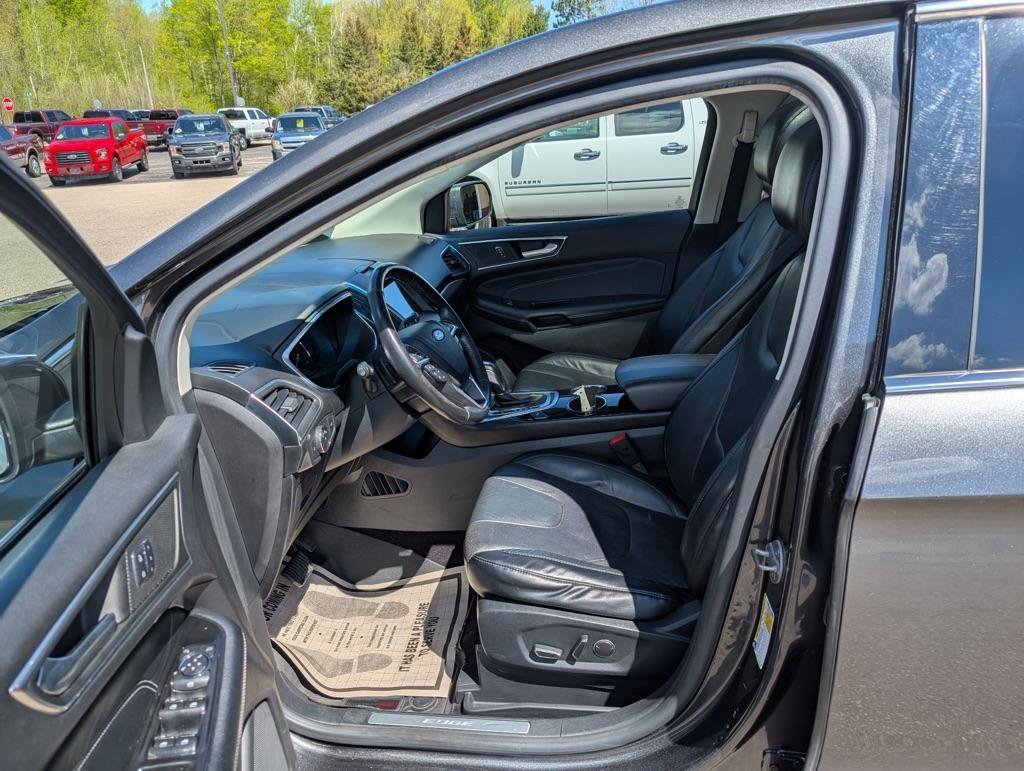 Used 2016 Ford Edge Titanium w/ Equipment Group 302A AWD/4WD image 10