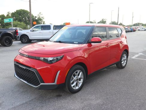 Used 2025 Kia Soul LX w/ LX Technology Package image 3