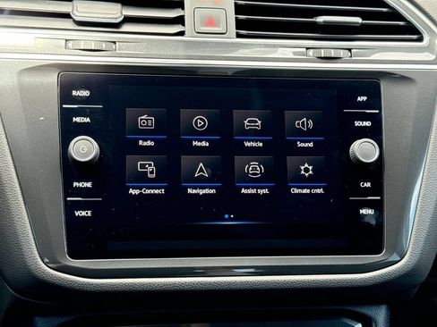 Used 2023 Volkswagen Tiguan SE FWD image 19