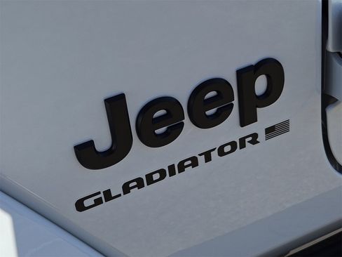 New 2025 Jeep Gladiator Sport image 11
