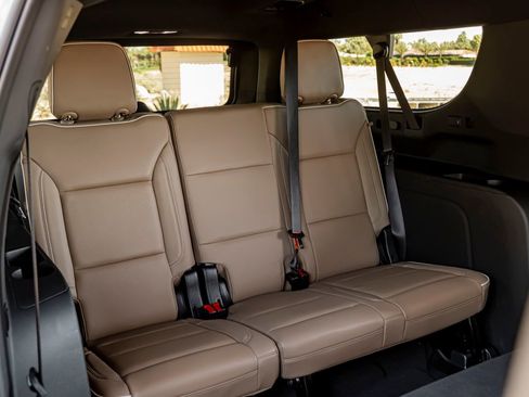 Used 2023 Chevrolet Suburban Premier w/ Premium Package AWD/4WD image 29