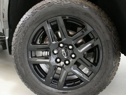 Used 2025 Chevrolet Silverado 1500 LT Trail Boss AWD/4WD image 32