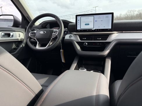 New 2026 Ford Explorer Active w/ Active Comfort Package image 36