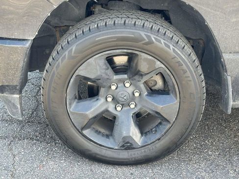 Used 2019 RAM 1500 Big Horn AWD/4WD image 9