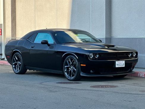 Used 2022 Dodge Challenger R/T w/ Plus Package image 2