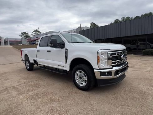 Used 2025 Ford F350 XLT image 8