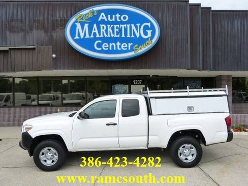 Used 2022 Toyota Tacoma SR RWD image 1