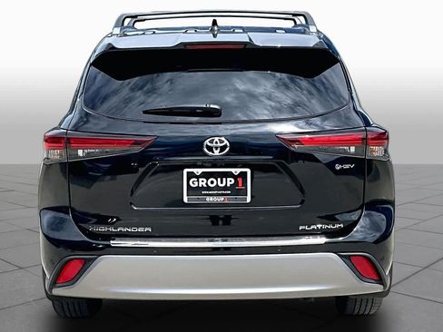 Used 2025 Toyota Highlander Platinum AWD/4WD image 5