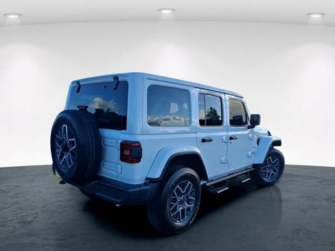 Used 2024 Jeep Wrangler Unlimited Sahara w/ Technology Group AWD/4WD image 8