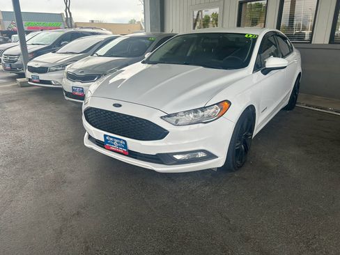 Used 2018 Ford Fusion SE FWD image 23