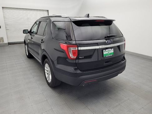 Used 2017 Ford Explorer XLT w/ Equipment Group 201A FWD image 5