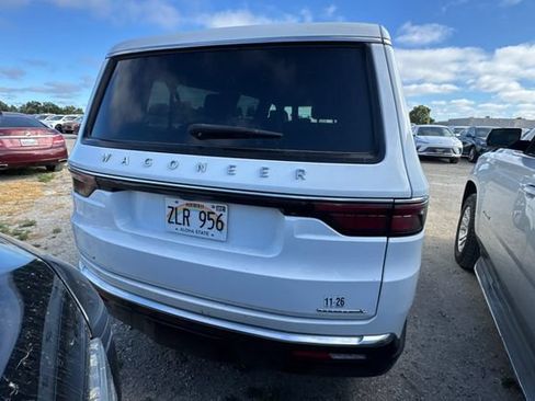 Used 2023 Jeep Wagoneer L Series III w/ Preferred Equipment Group AWD/4WD image 6