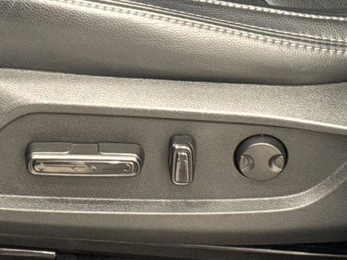 Used 2024 Honda Pilot Touring image 14