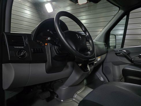 Used 2017 Mercedes-Benz Sprinter 2500 image 14