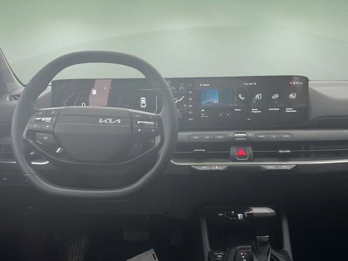 Used 2025 Kia K4 EX image 13