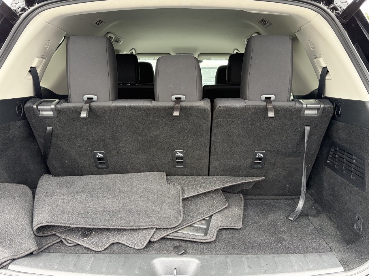 Certified 2025 Nissan Pathfinder SV FWD image 10