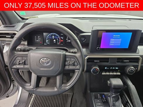 Certified 2025 Toyota Tacoma SR5 AWD/4WD image 13