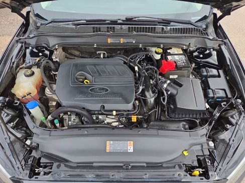 Used 2017 Ford Fusion SE w/ Equipment Group 201A FWD image 9