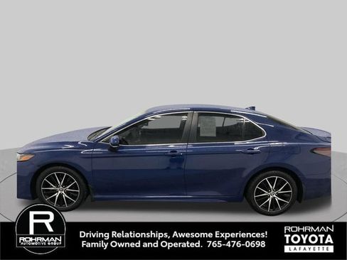 Used 2023 Toyota Camry SE AWD/4WD image 3