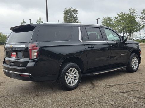 Used 2024 Chevrolet Suburban LT image 4