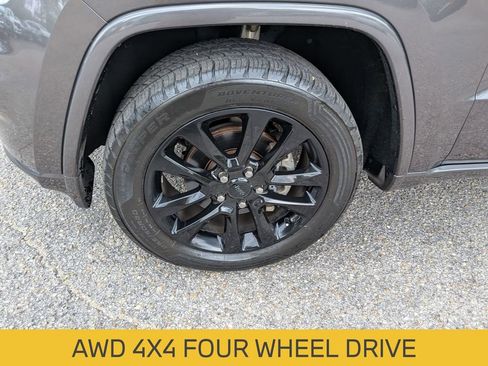 Used 2019 Jeep Grand Cherokee Altitude AWD/4WD image 11