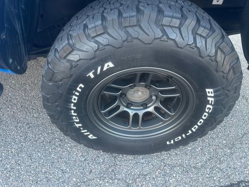 Used 2021 Toyota Tacoma TRD Off-Road w/ Technology Package AWD/4WD image 12