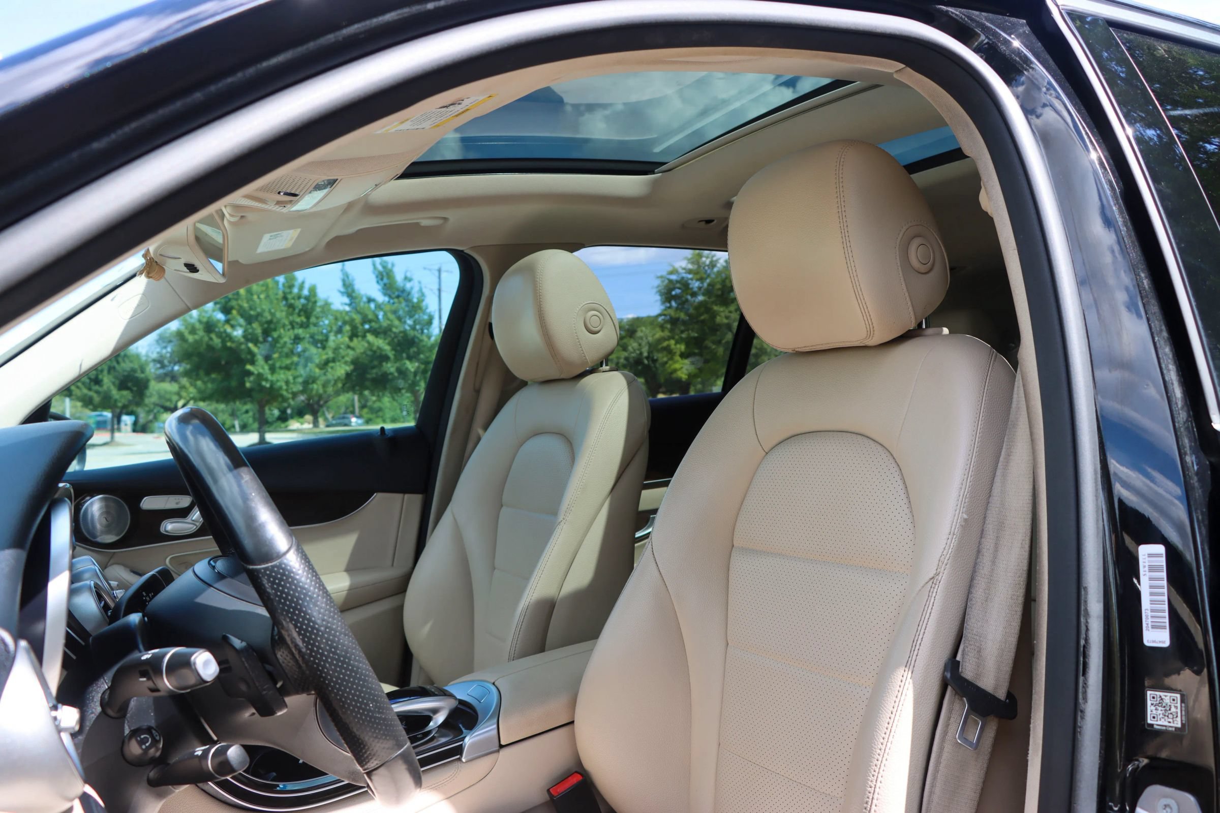Used 2018 Mercedes-Benz GLC 300 4MATIC w/ Multimedia Package image 15