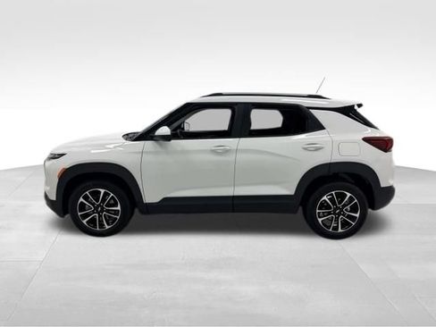 Certified 2026 Chevrolet TrailBlazer LT w/ Convenience Package FWD image 3