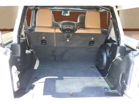 Used 2023 Jeep Wrangler Unlimited Sahara w/ LED Lighting Group AWD/4WD image 17