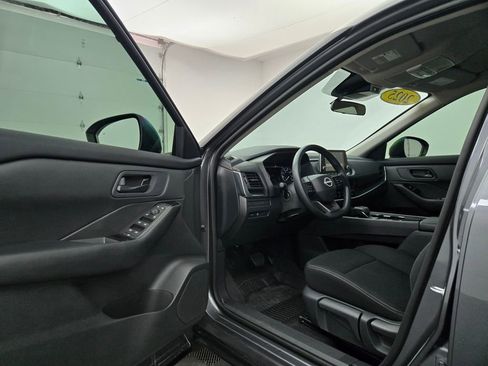 Used 2025 Nissan Rogue S image 15