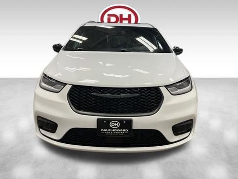 Used 2025 Chrysler Pacifica Limited w/ Trailer Tow Group image 6