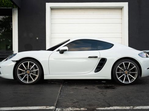 Used 2019 Porsche 718 Cayman w/ Sport Chrono Package RWD image 10